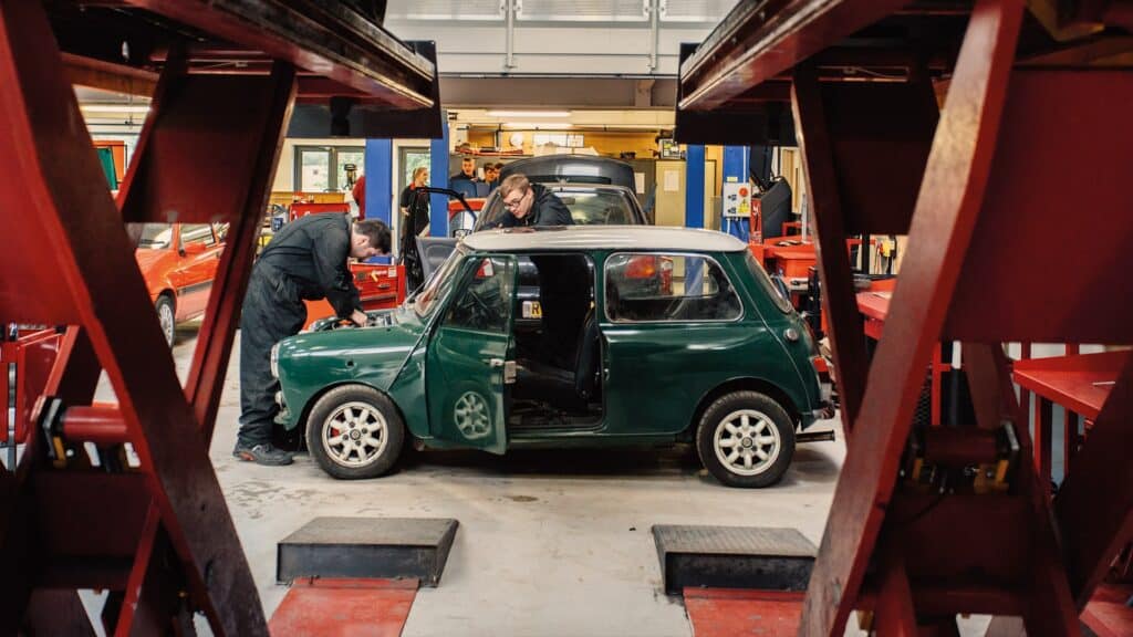 Students fixing a Mini